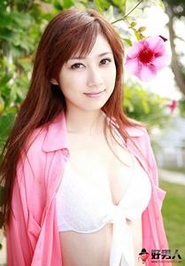 26���ϵ���Ůһ�߸����Ѵ�绰һ�߸��ҷ���